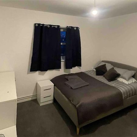 לונדון Lovely Spacious Entire 1 Bedroom Apartment - New Management מראה חיצוני תמונה